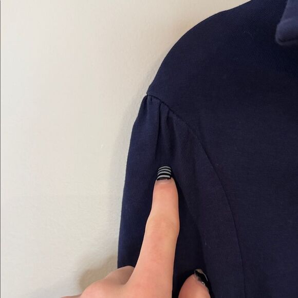 Belle Pogue elegant and soft navy blouse with ruching and collar - Picture 5 of 7